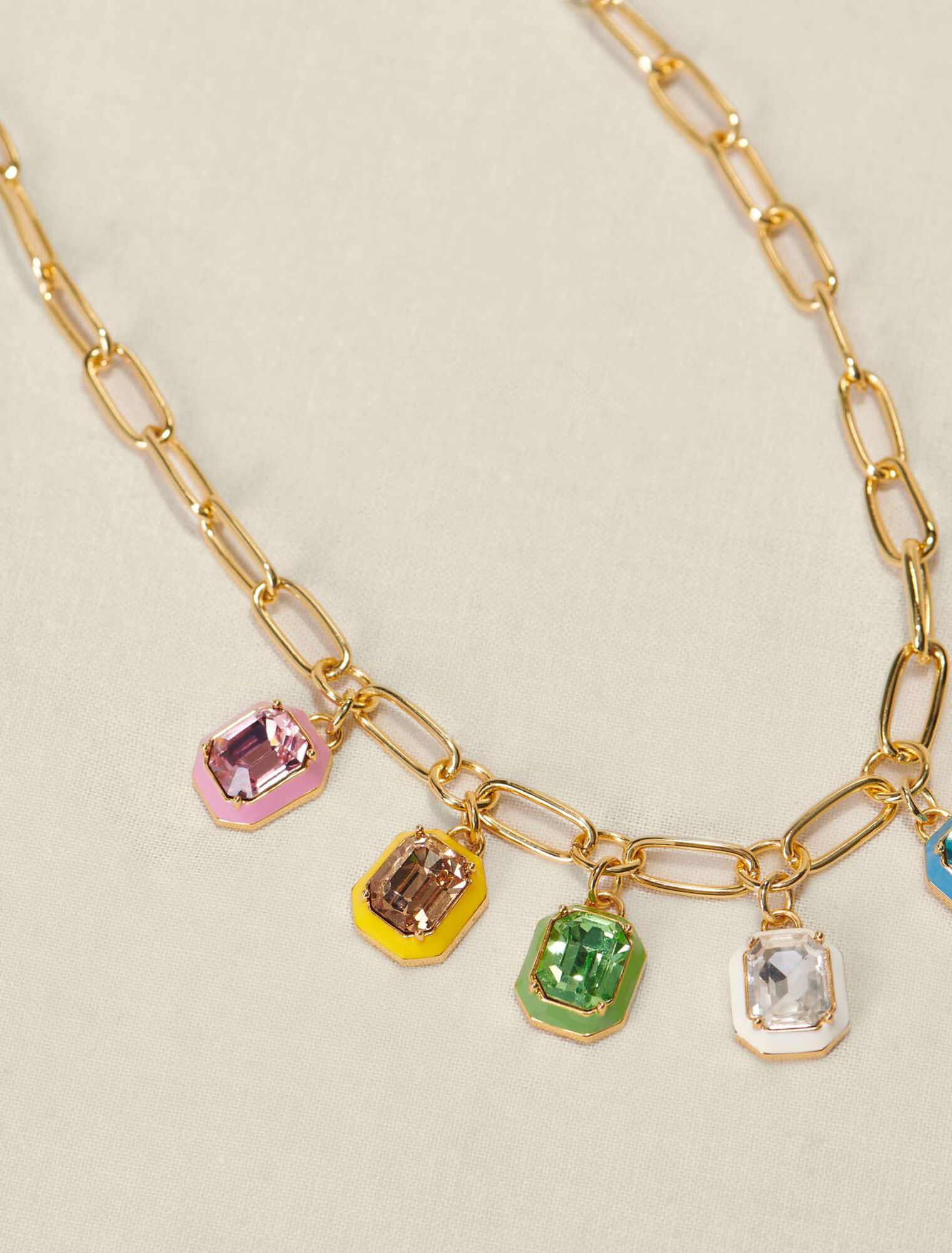 Collier chaîne dorée à pendentifs
