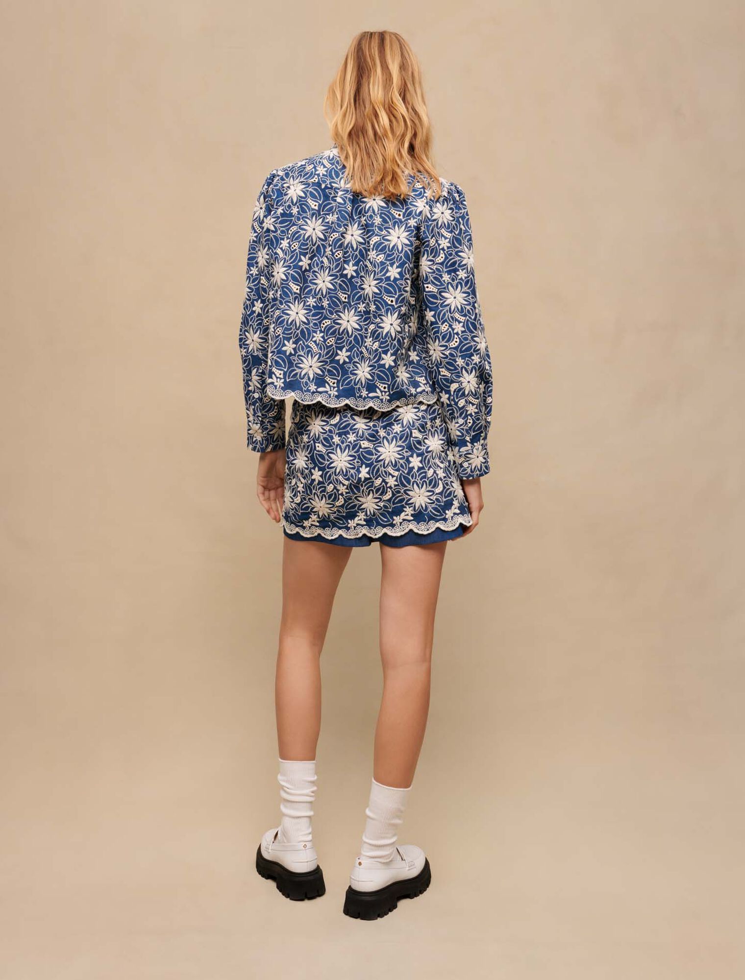 Veste courte à broderies fleuries