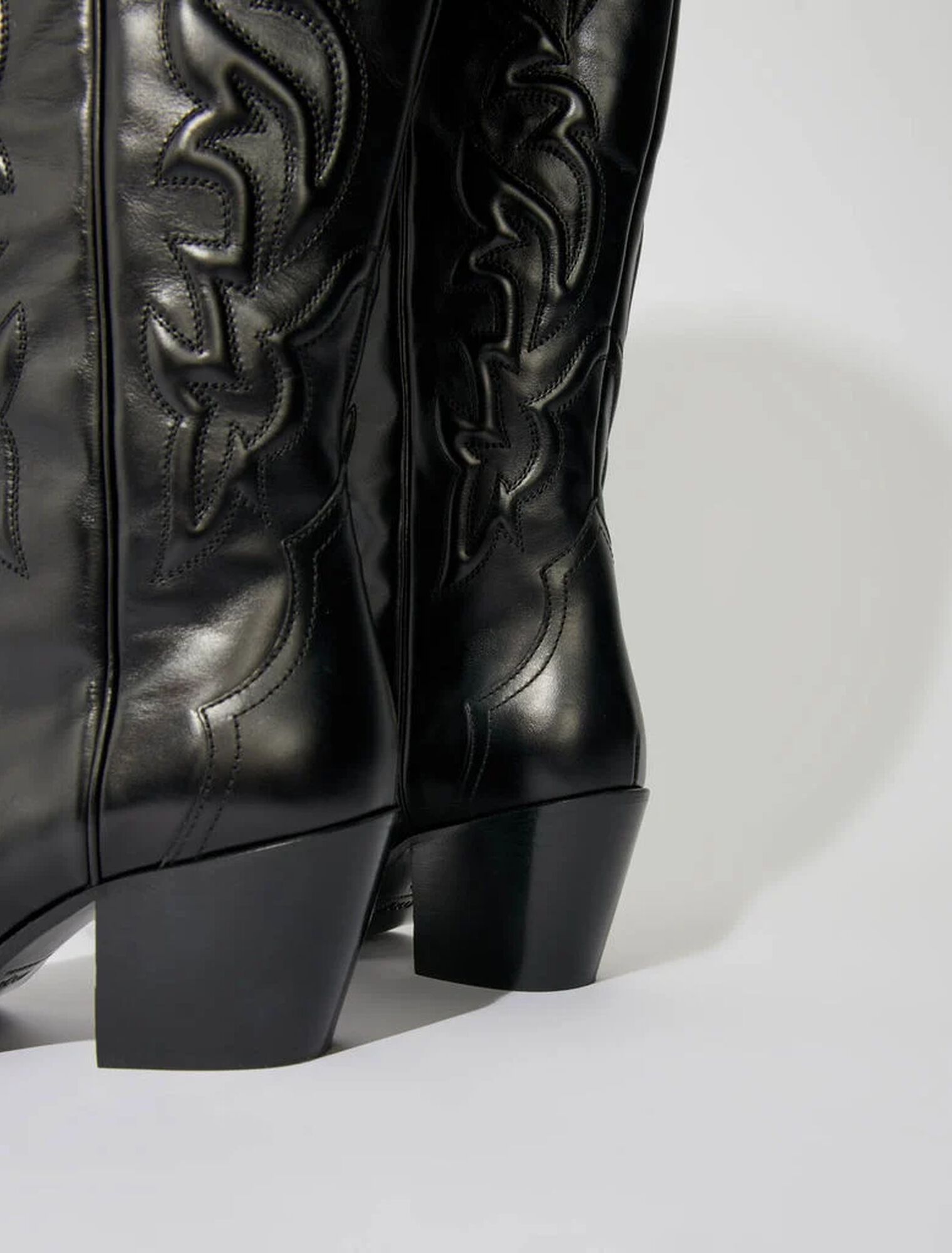 Bottes santiags en cuir lisse brodé