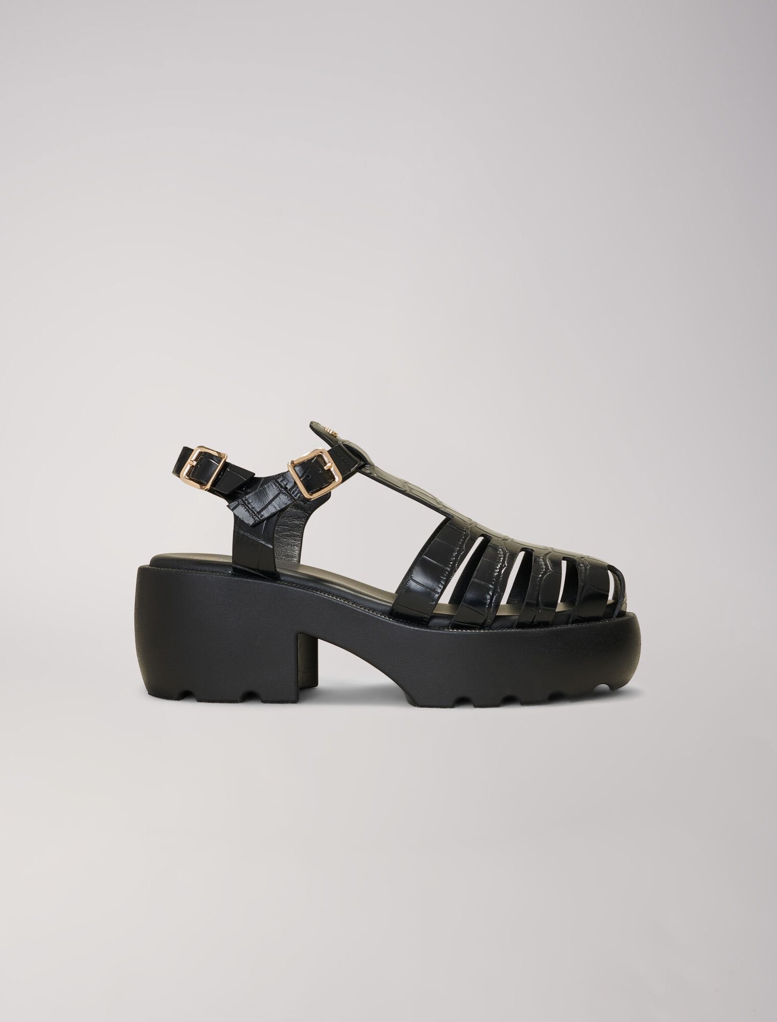 Leather sandals with tread