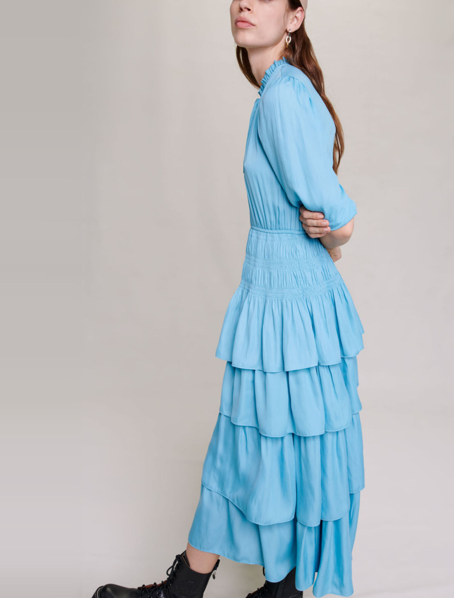 Robe longue satinée à volants
