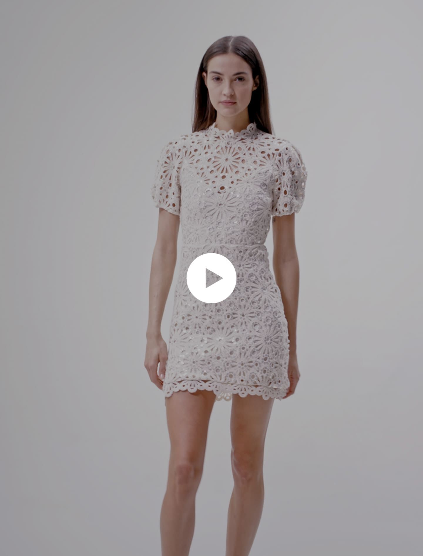 Robe dos nu en crochet et sequins