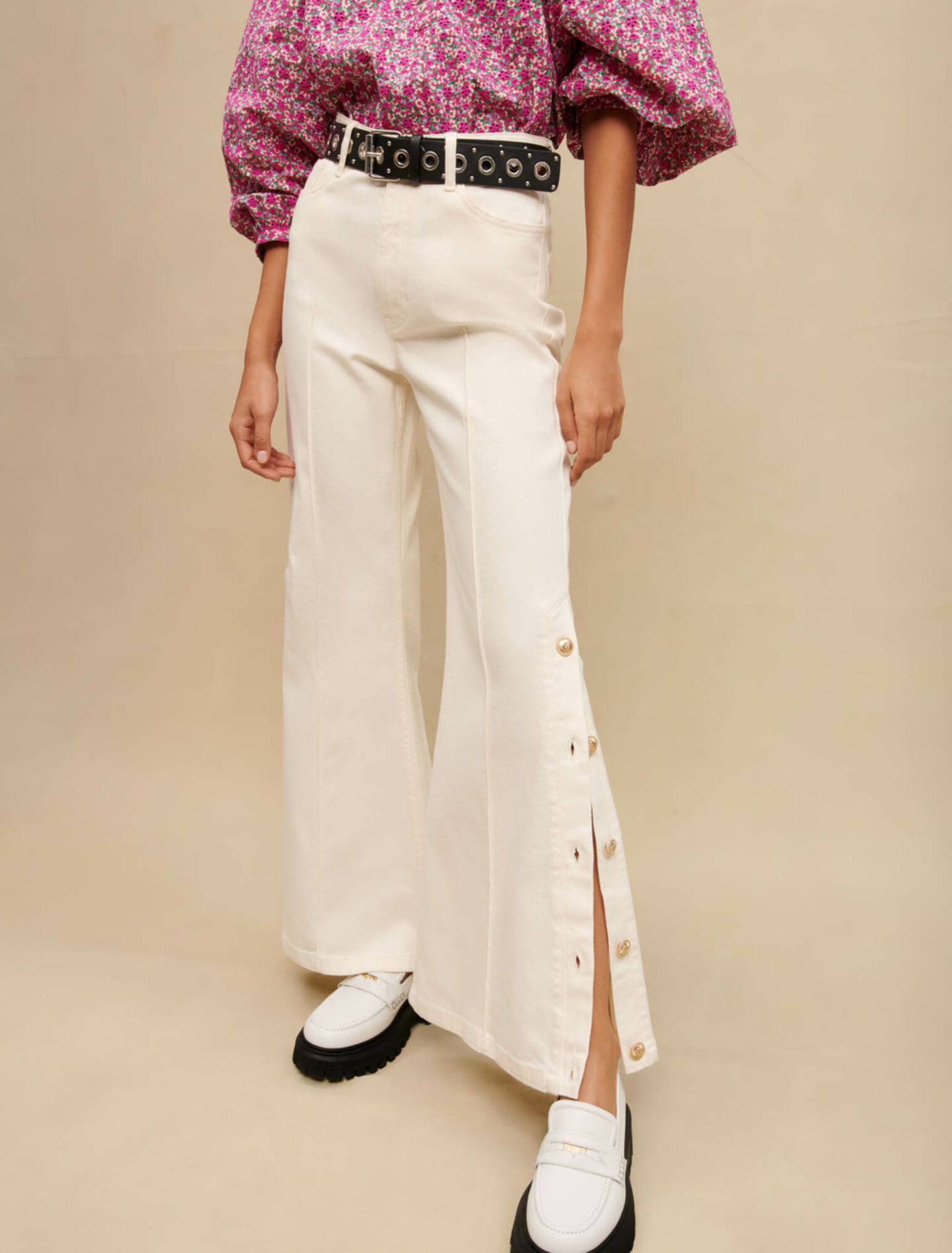 Pantalon large à boutons latéraux