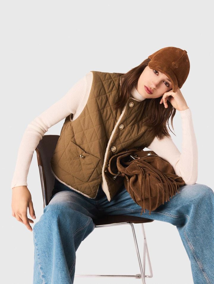 Short sleeveless puffer jacket
