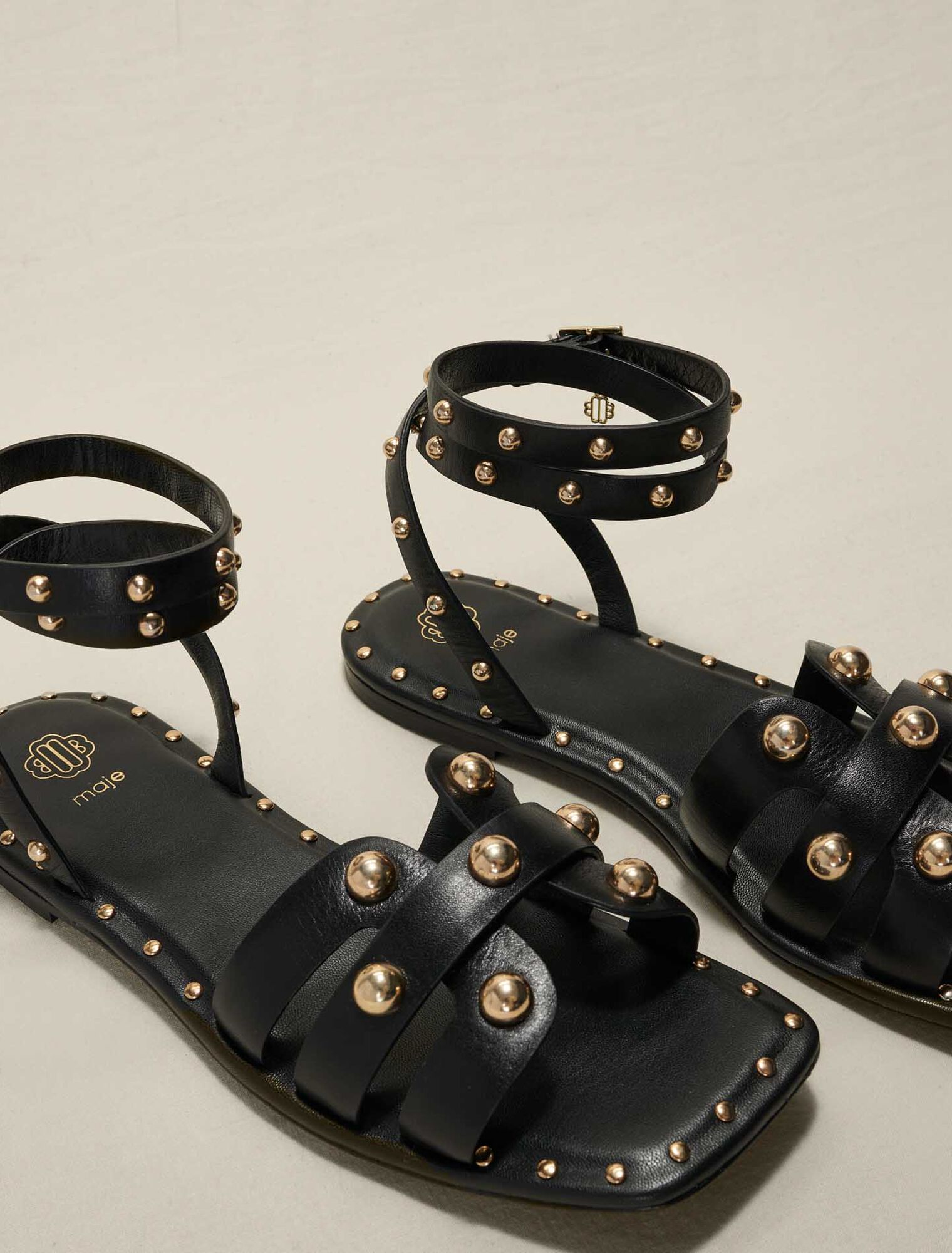 Sandales en cuir clouté