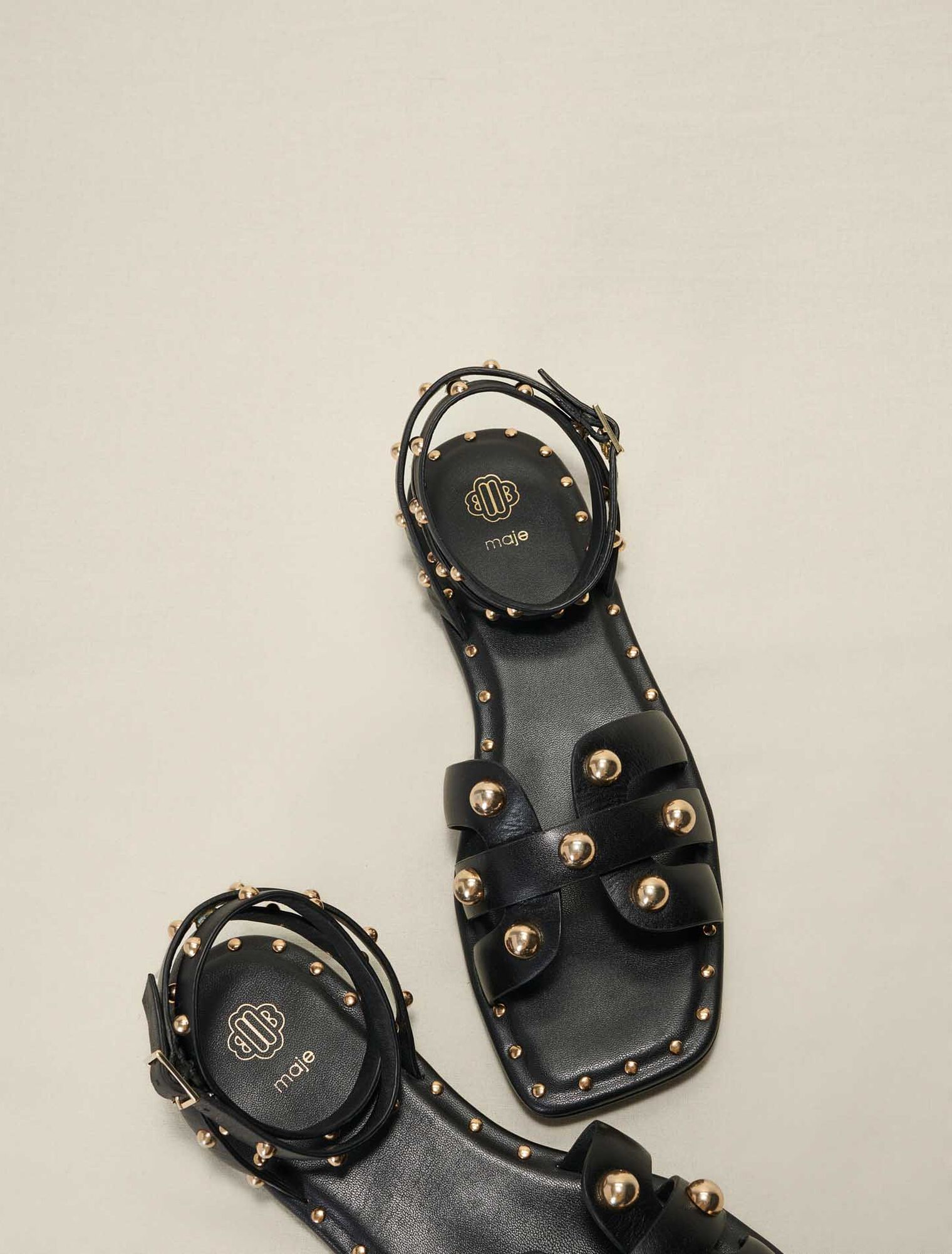 Sandales en cuir clouté