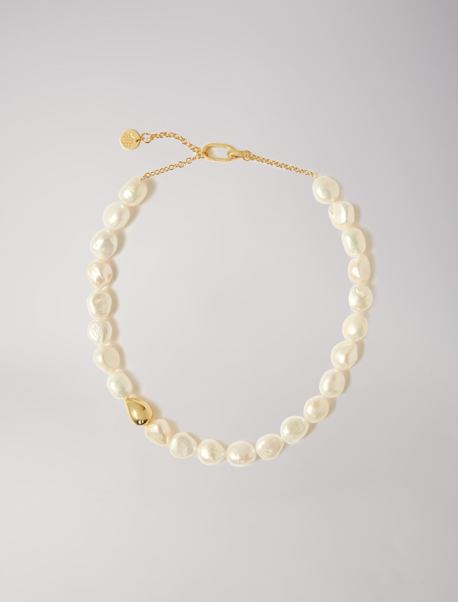 Pearl necklace with metal details