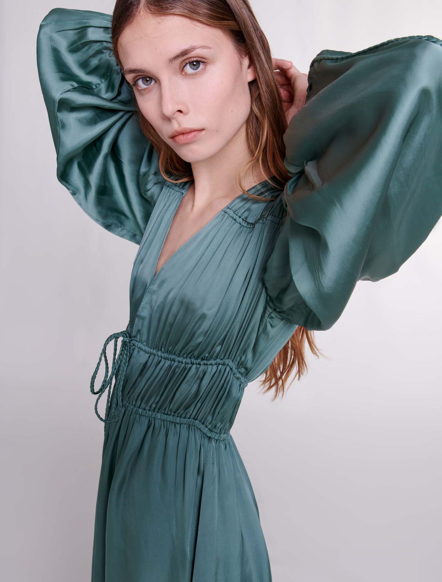 Robe longue satinée