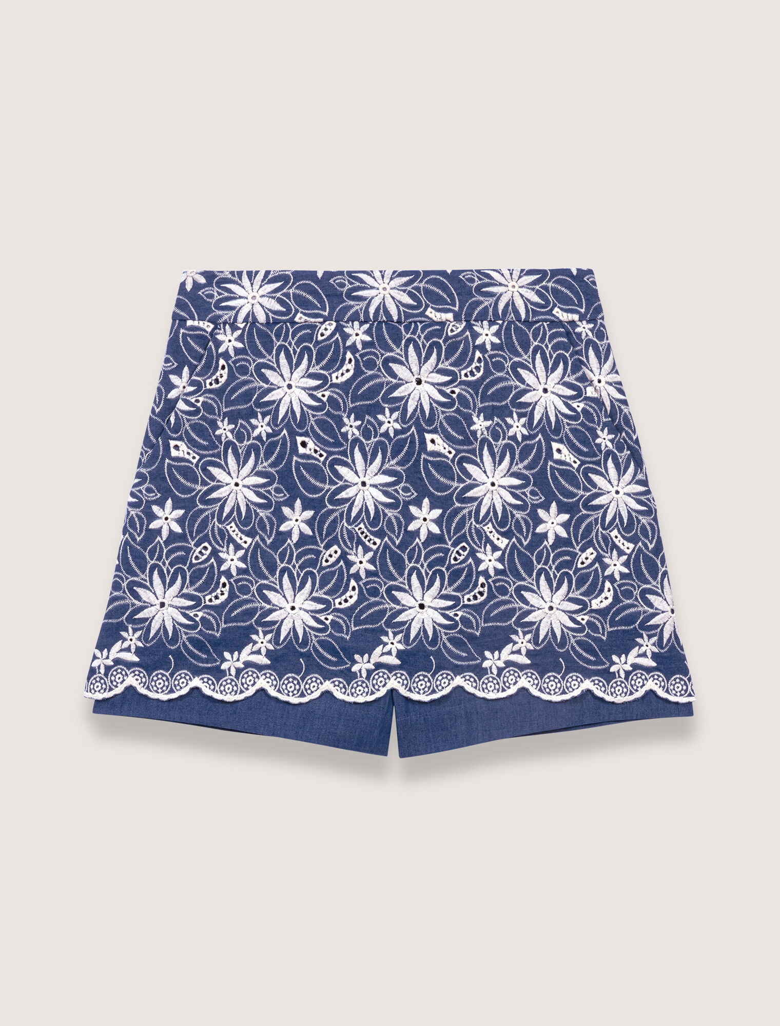 Short à broderies fleuries