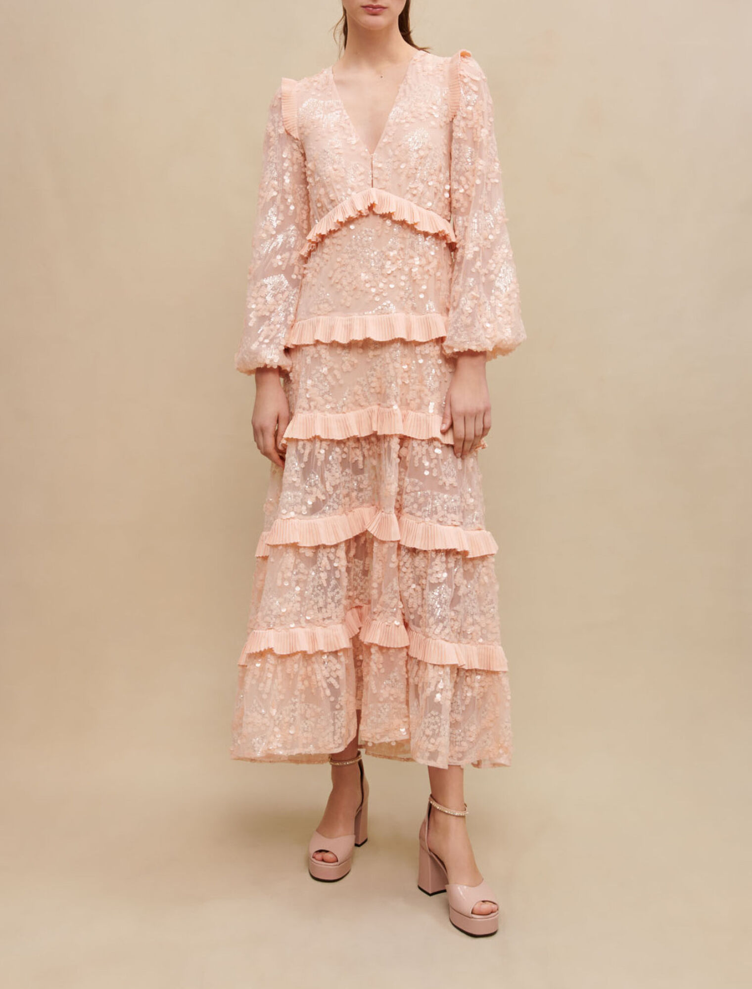 Robe longue à volants et paillettes