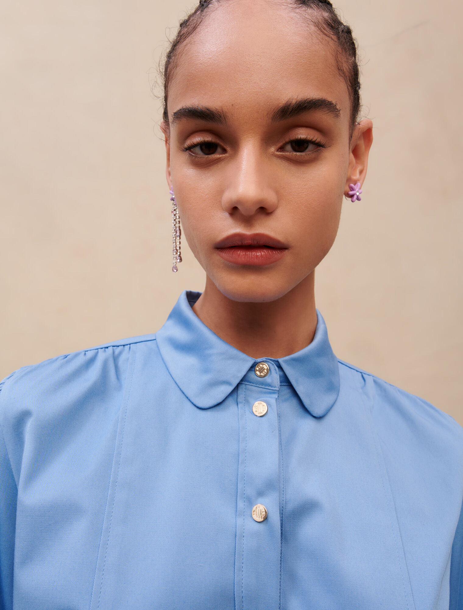Chemise bleue courte