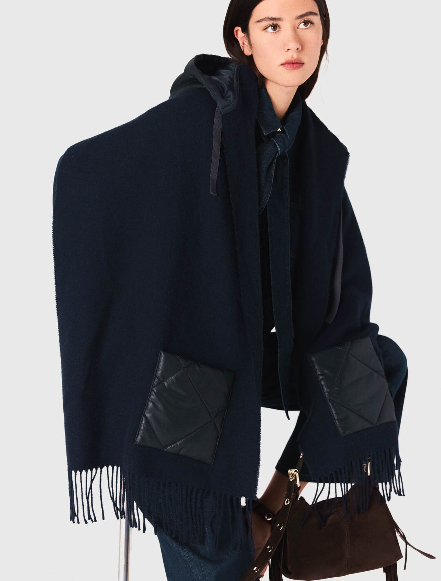 Poncho en laine à capuche