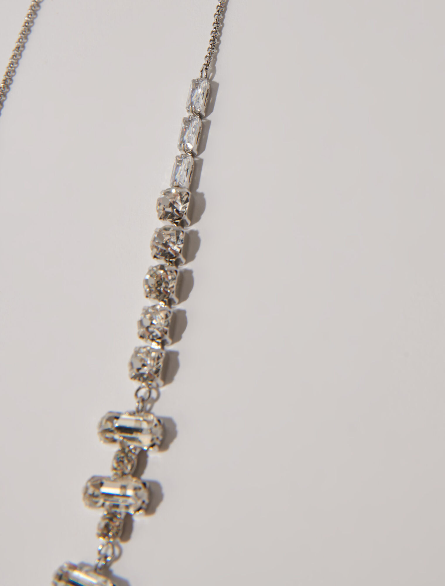 Collier chocker doré à strass