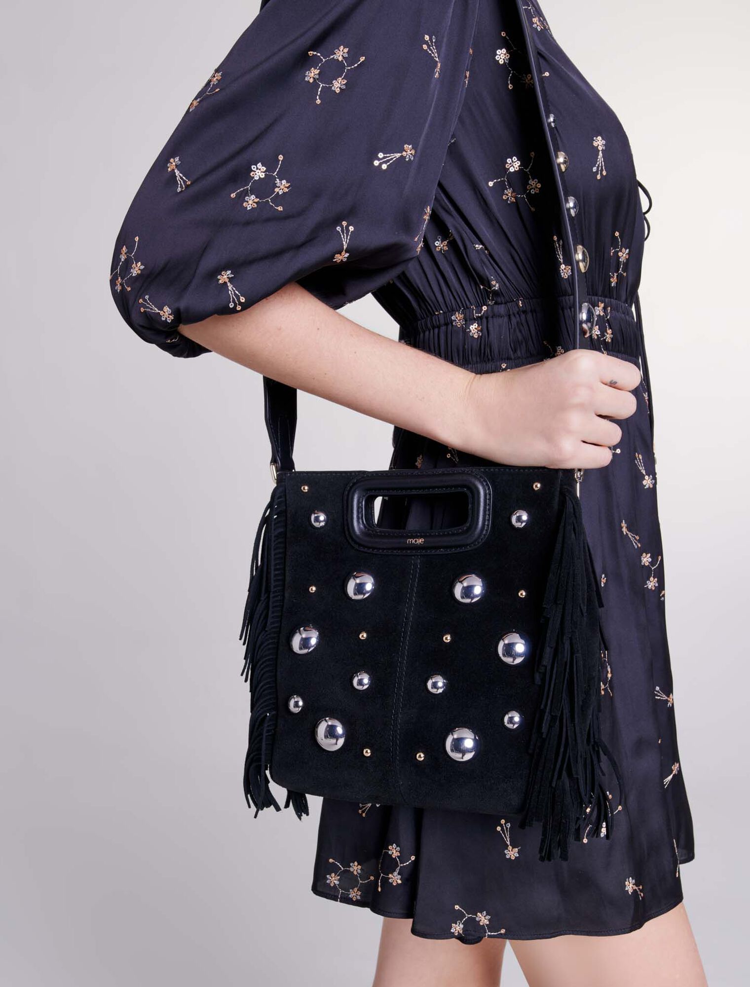 Robe courte brodée à sequins