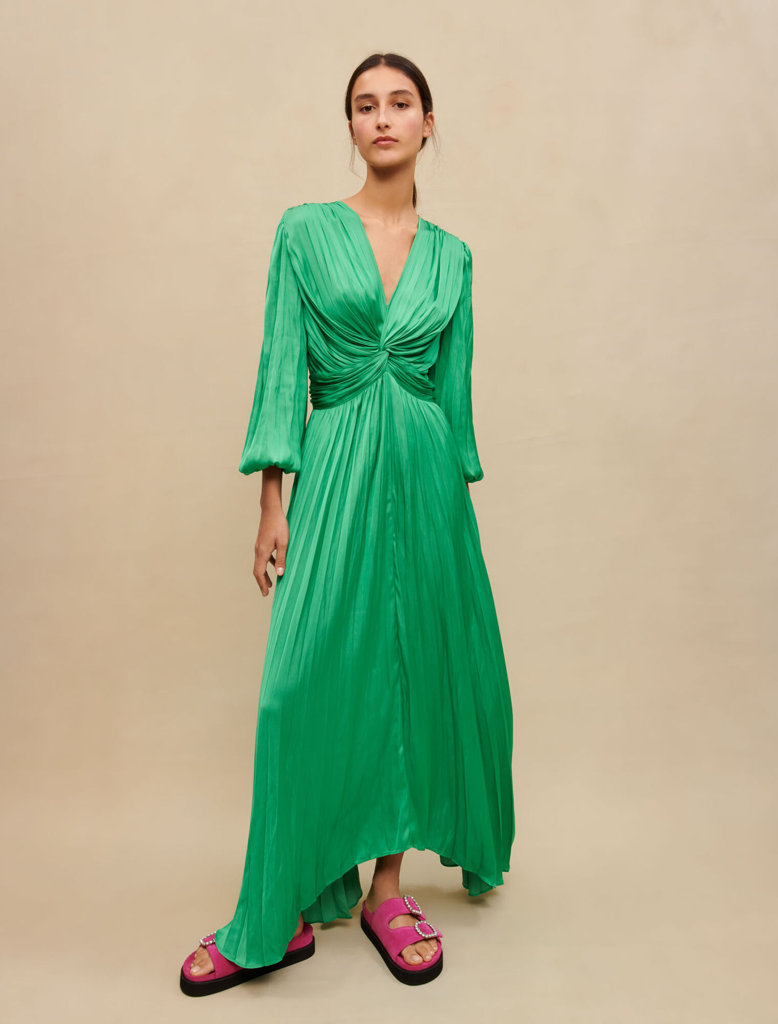 Robe longue drapée satinée