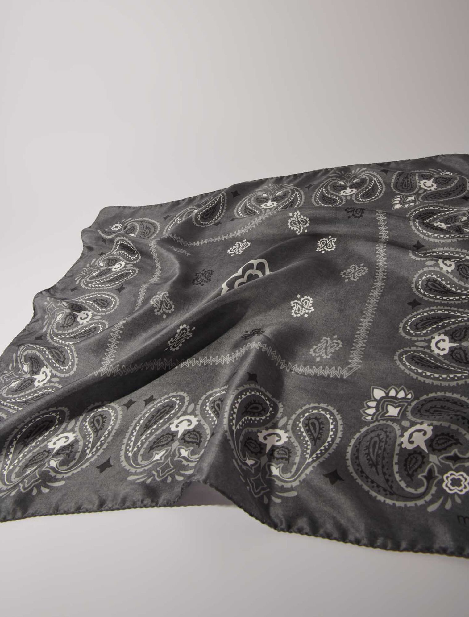 Bandana en soie imprimé paisley
