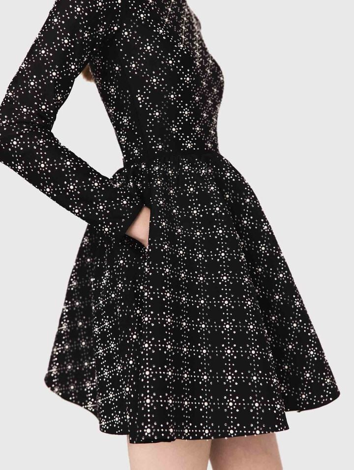 Robe patineuse à perles et strass