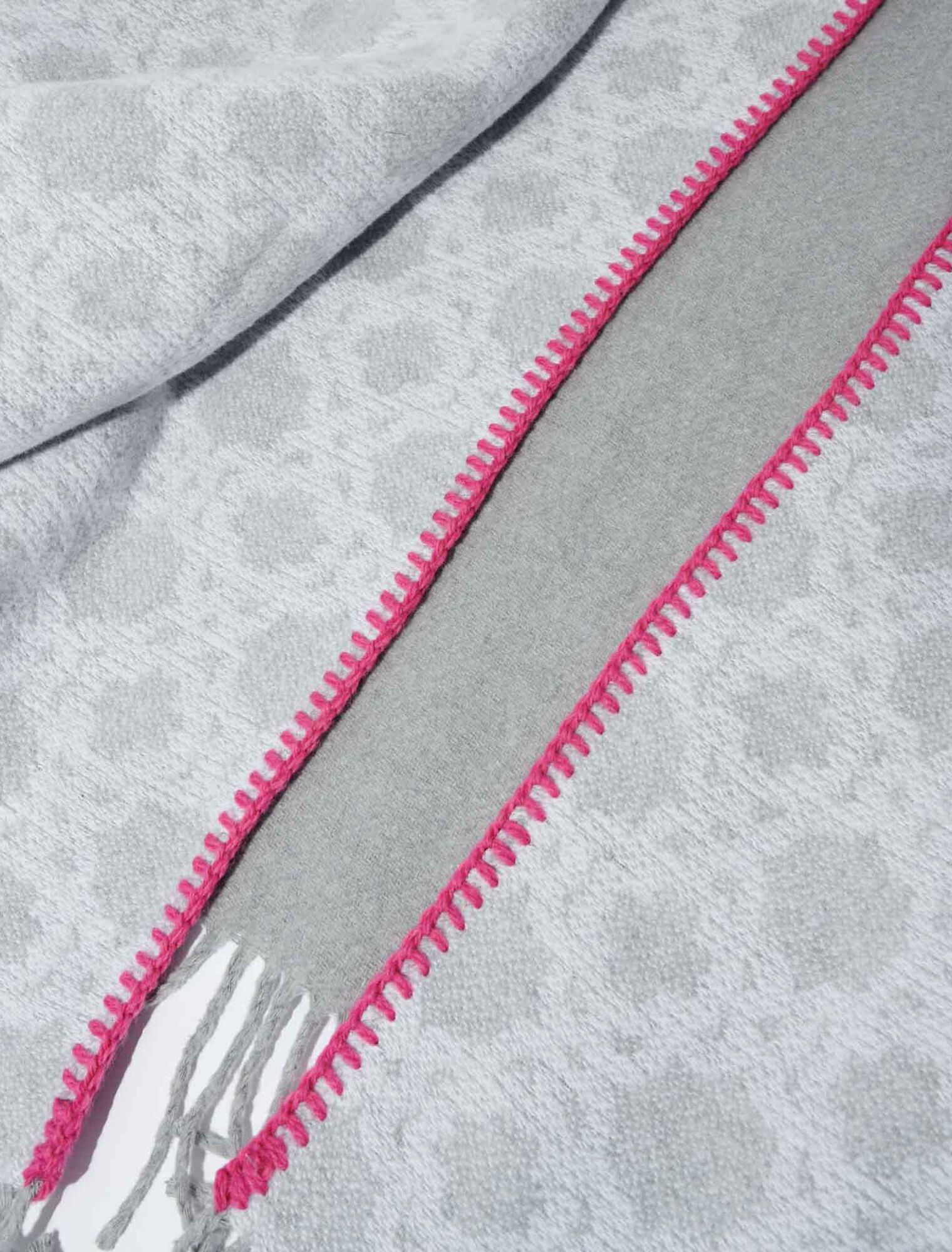 Poncho monogrammé