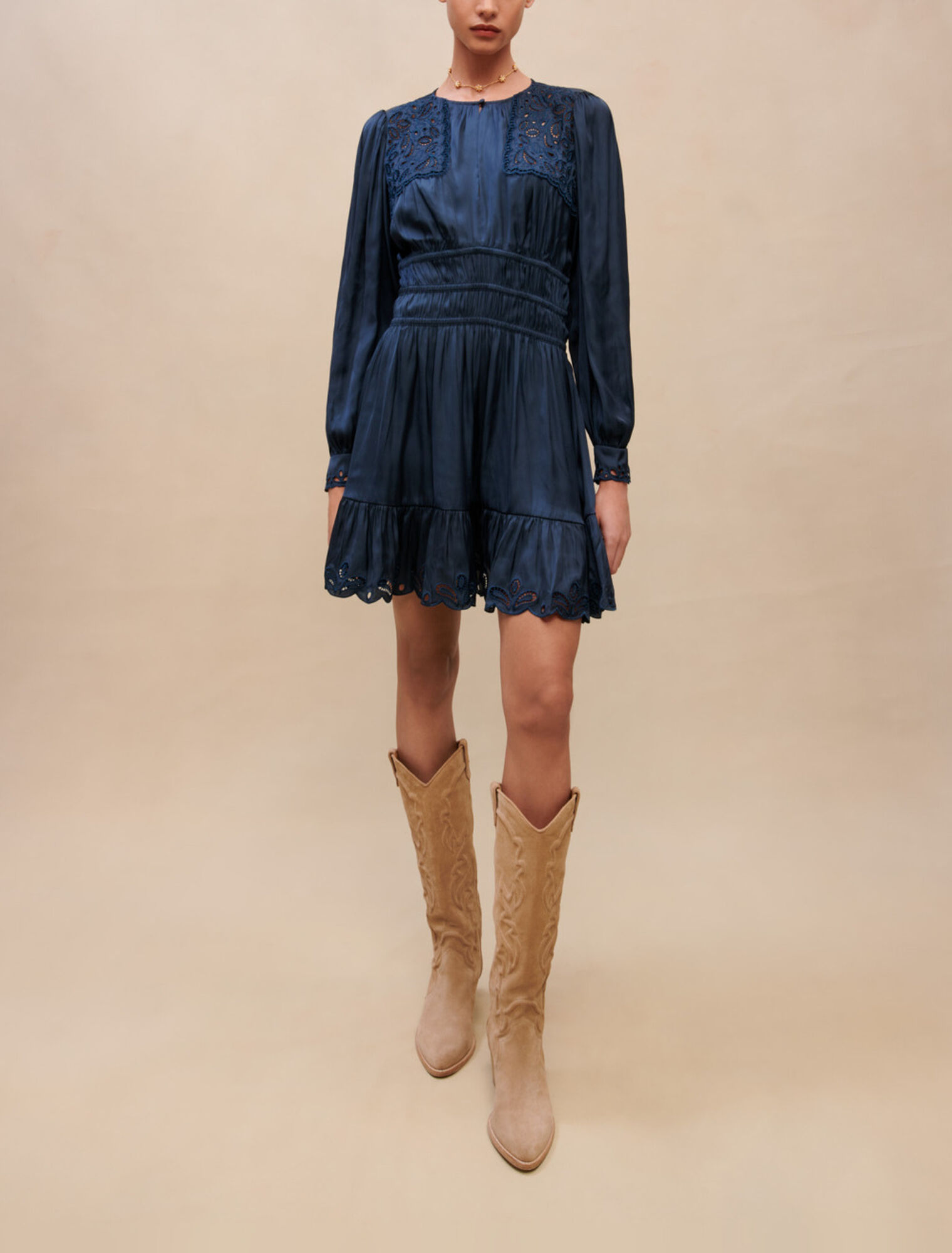 Robe brodée à smocks
