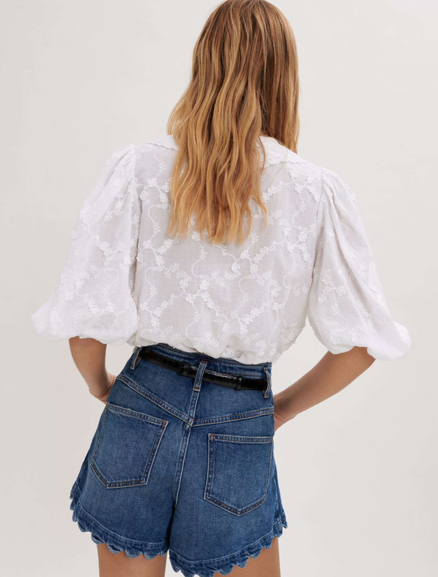 White shirt, embroidered cotton collar 