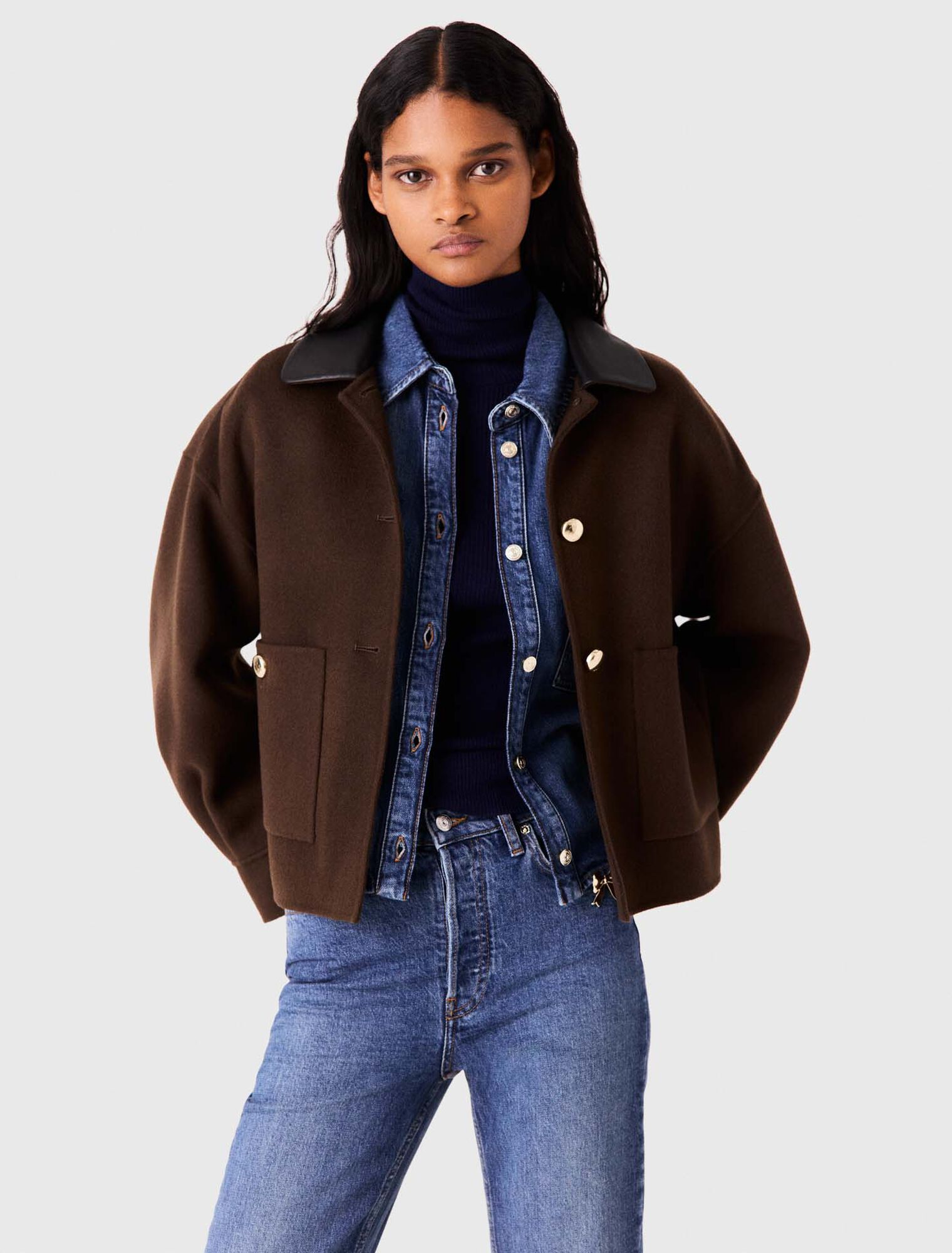 Short wool jacket with pleated back