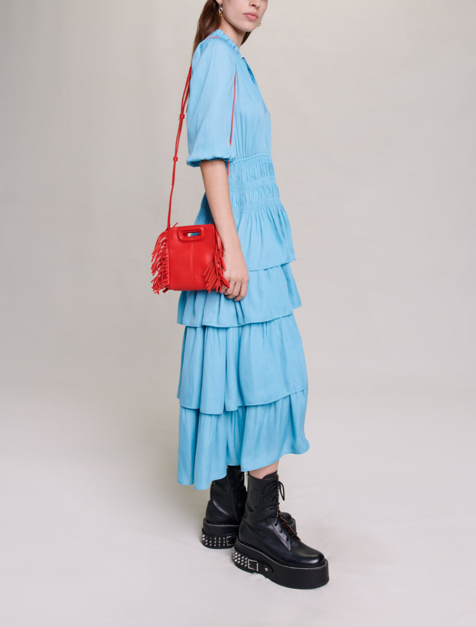 Robe longue satinée à volants