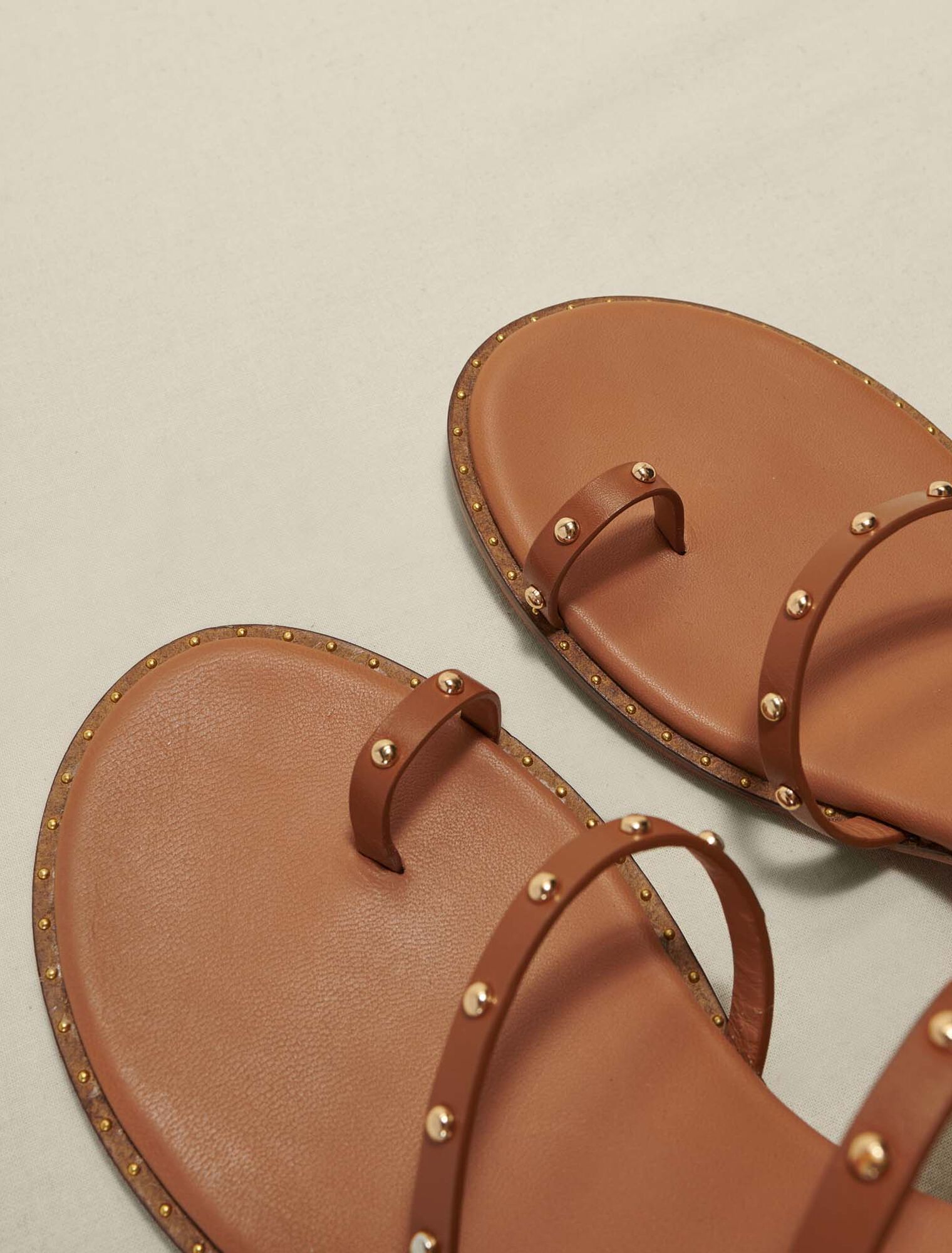 Sandales à brides en cuir clouté