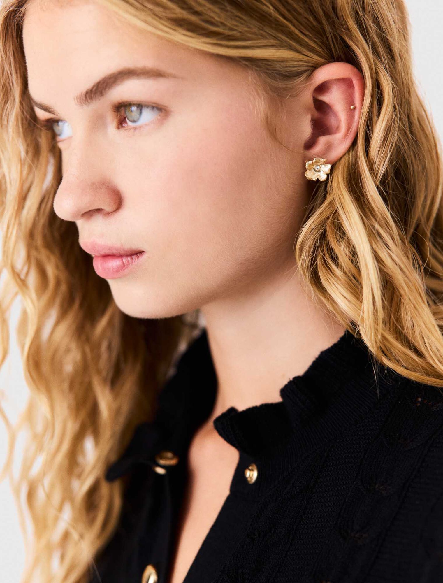 Flower stud earrings