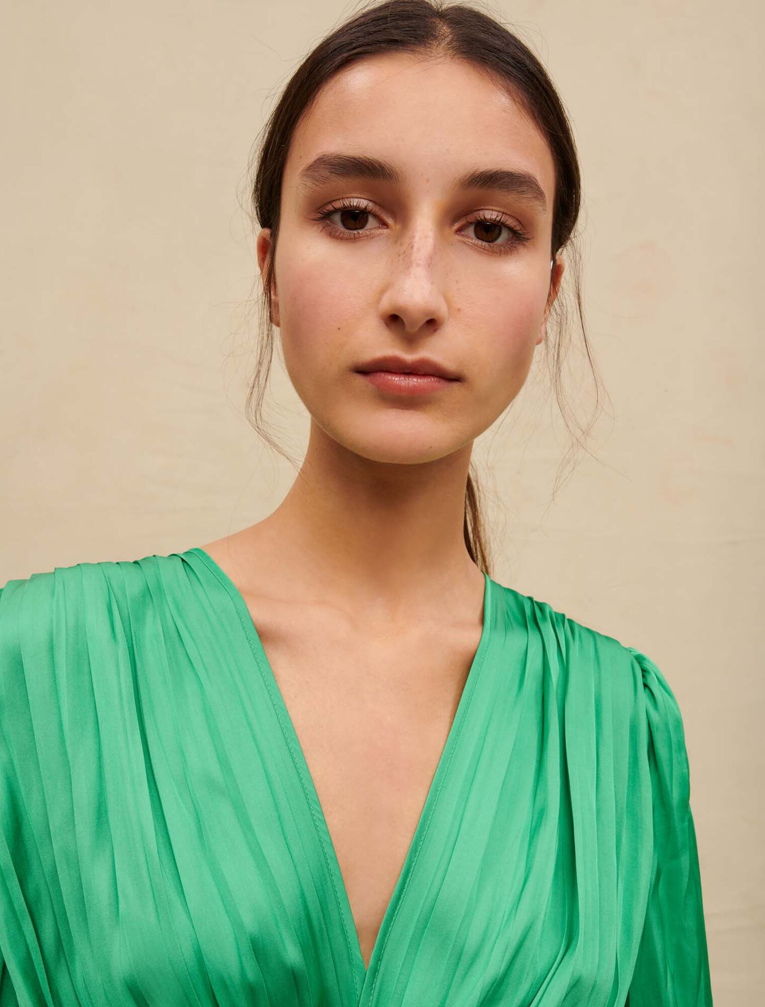 Robe longue drapée satinée