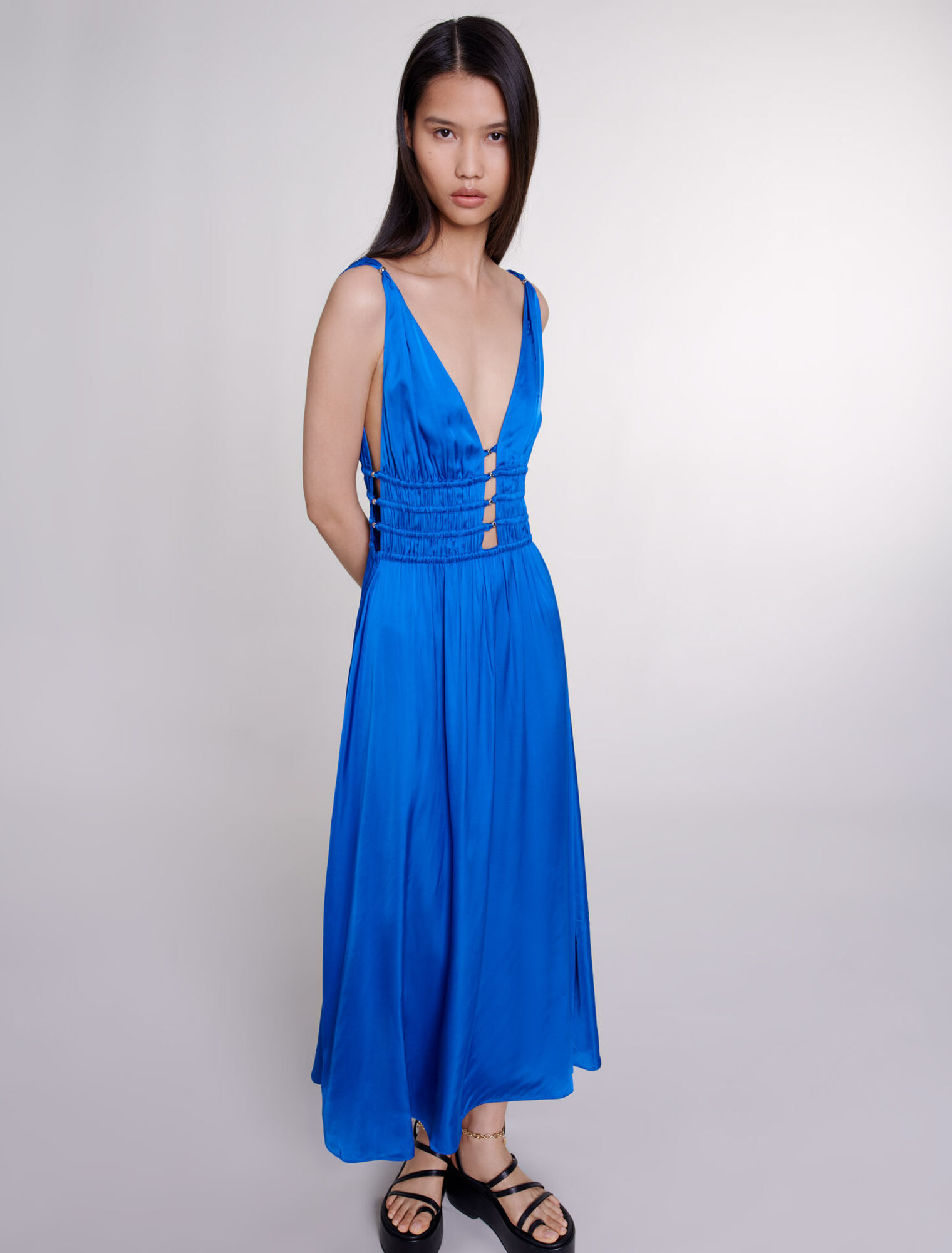 Robe satinée ajourée