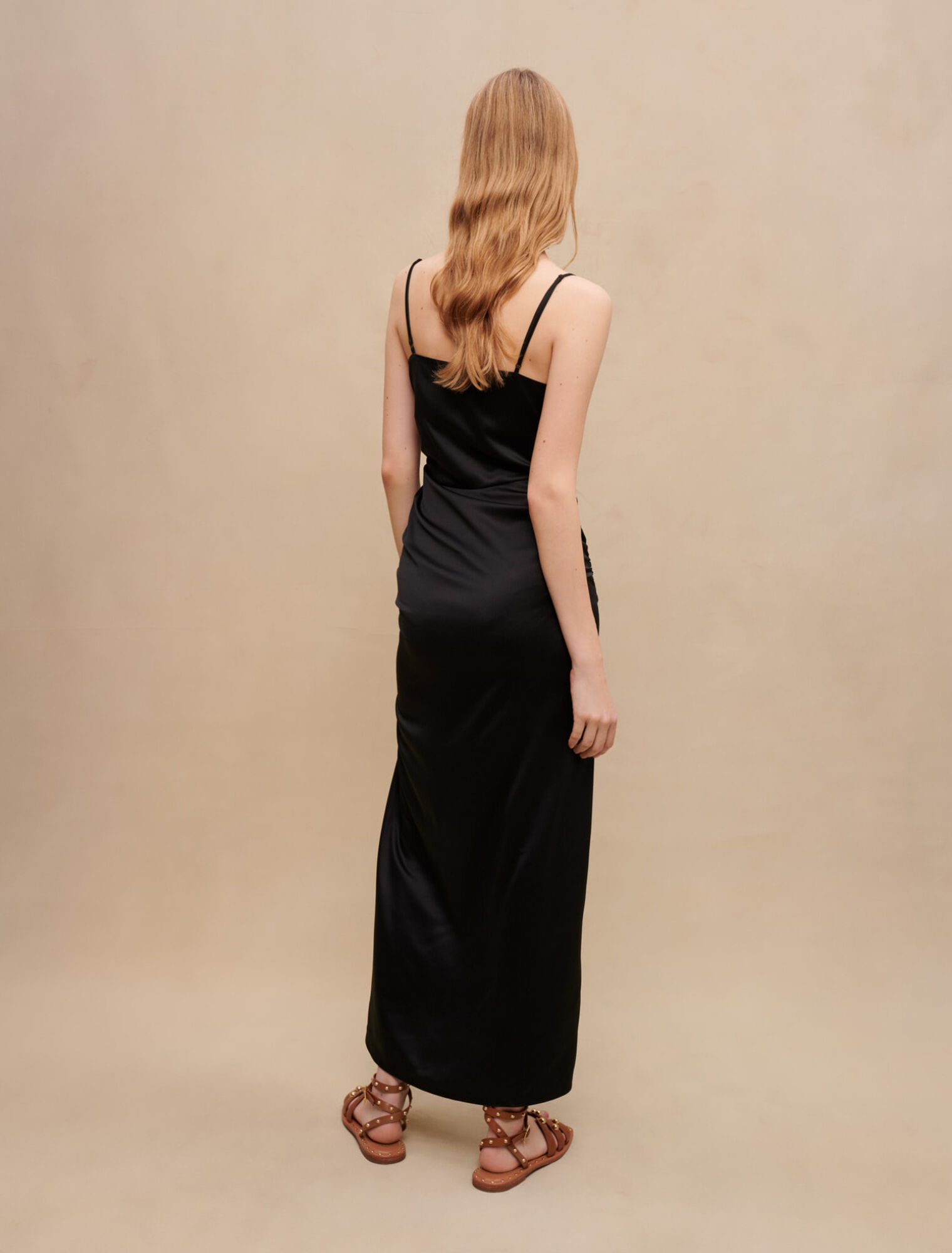 Robe longue drapée fendue