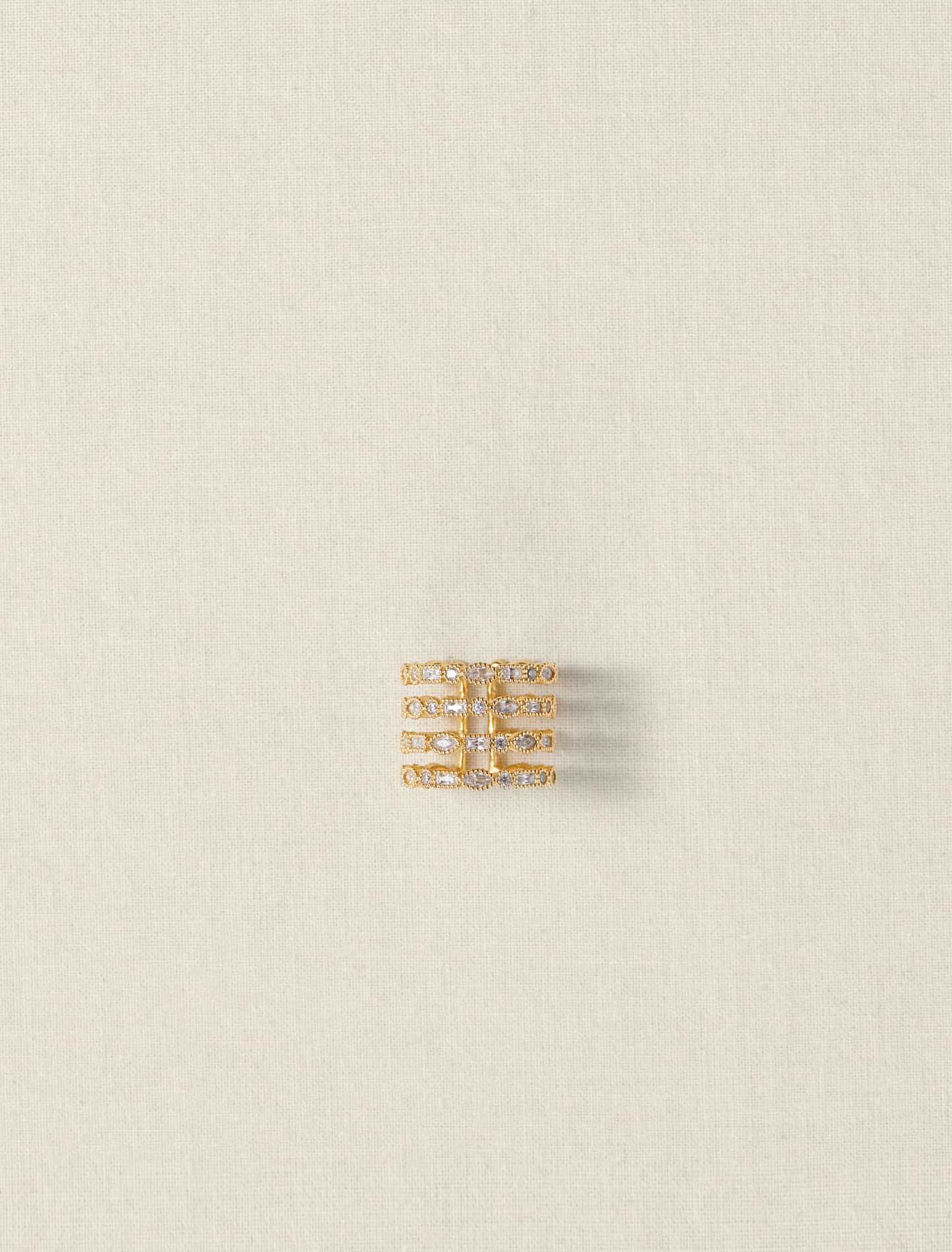 Bague ornée de pierres
