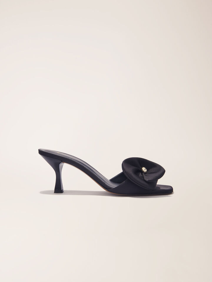 Mule en textile avec fleur satinée