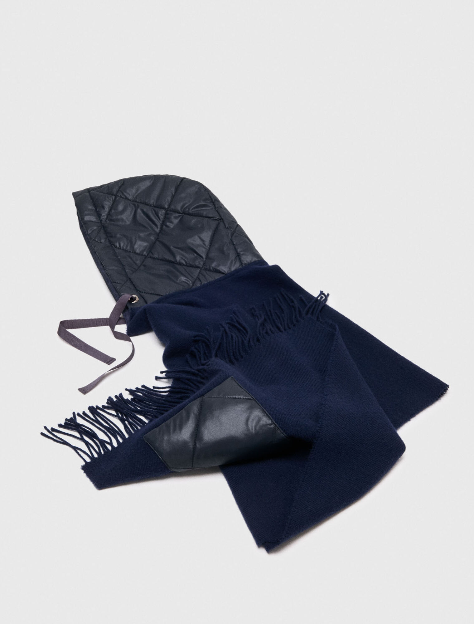 Poncho en laine à capuche