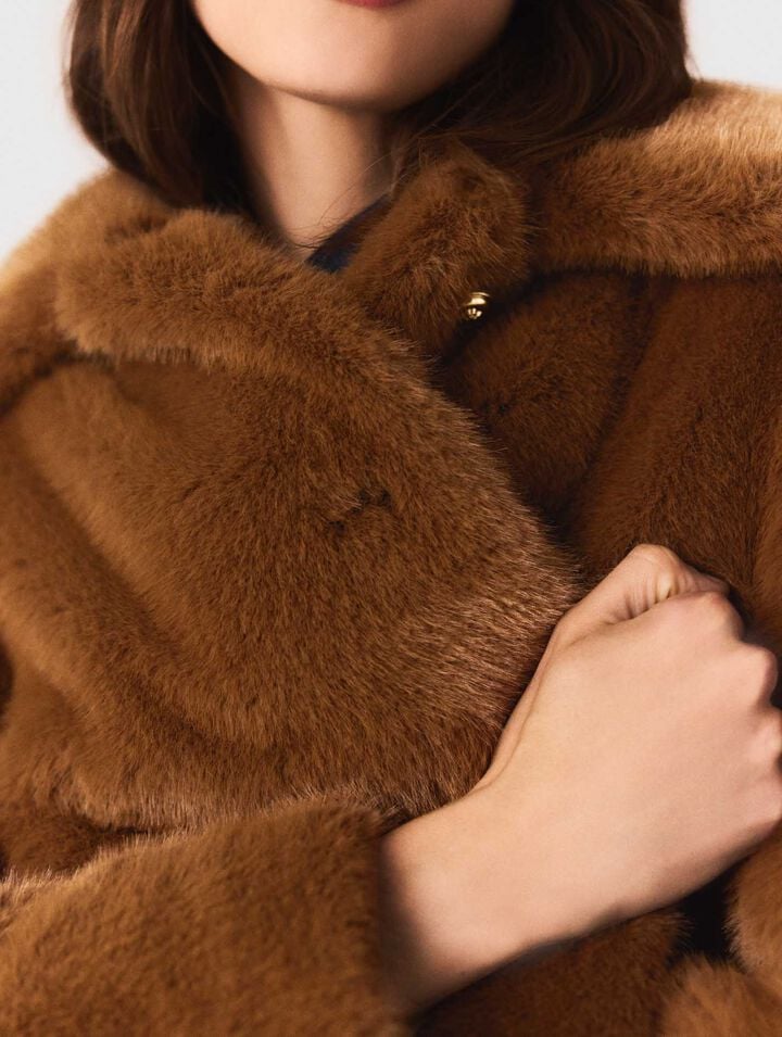 Manteau mi-long en fausse fourrure