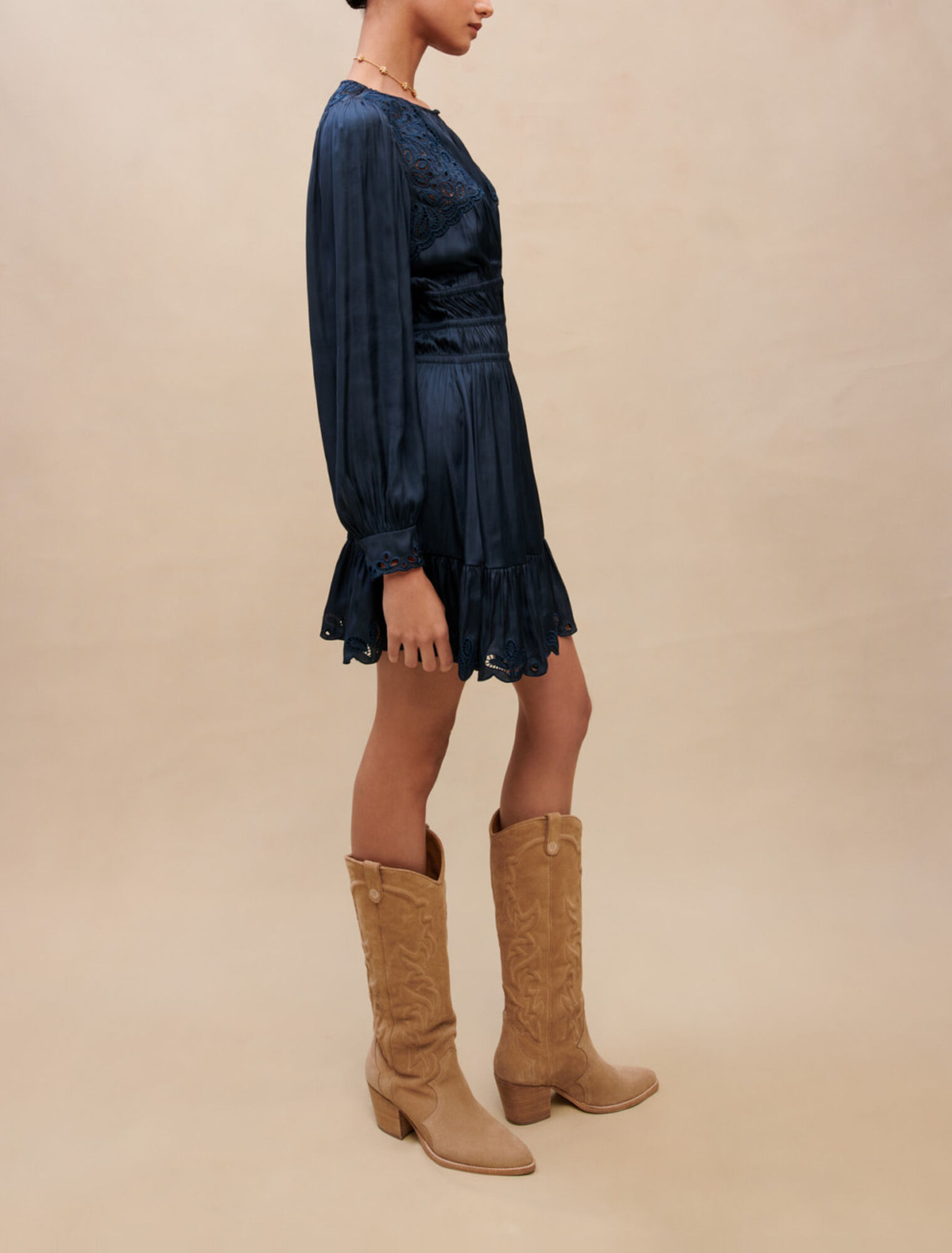 Robe brodée à smocks