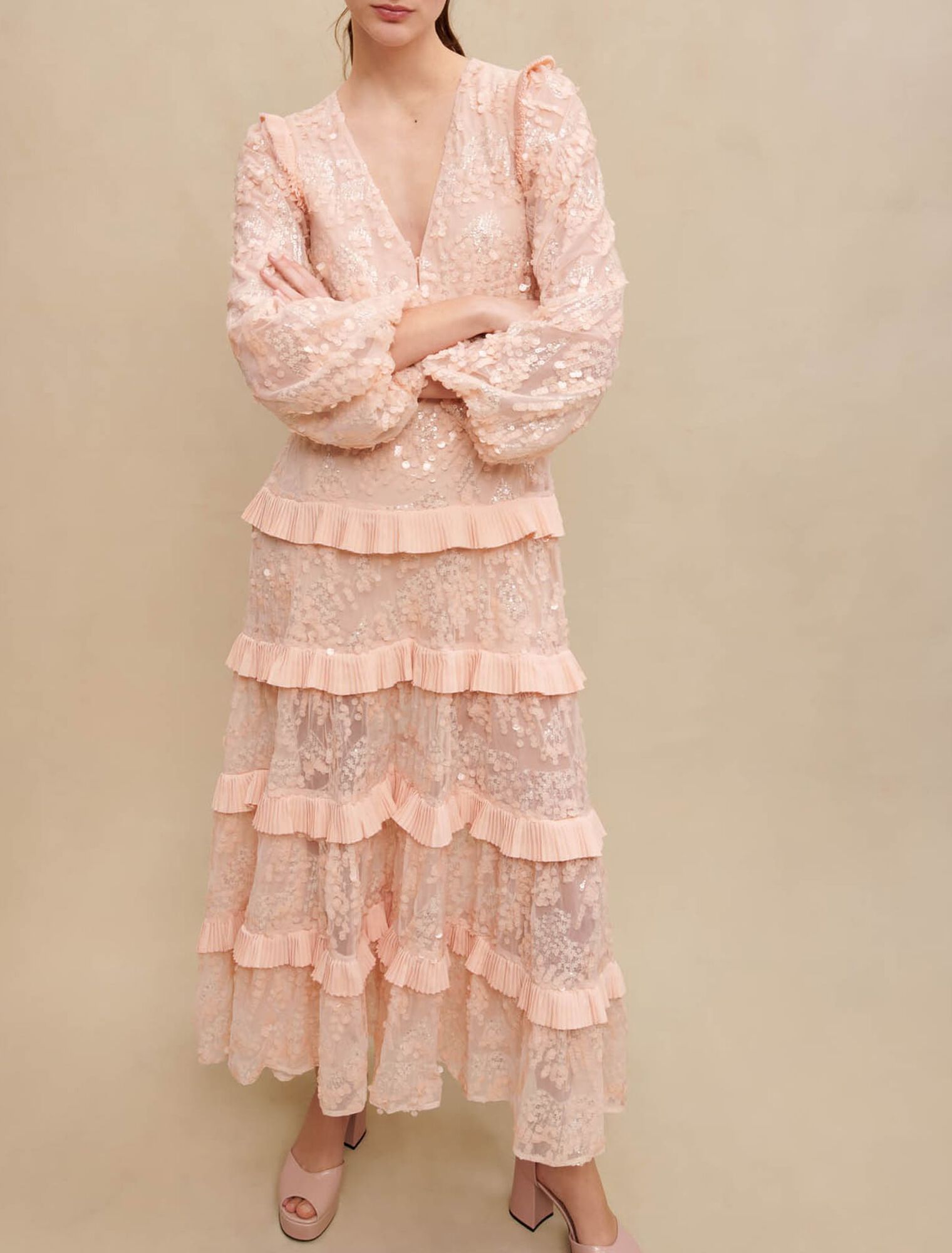 Robe longue à volants et paillettes