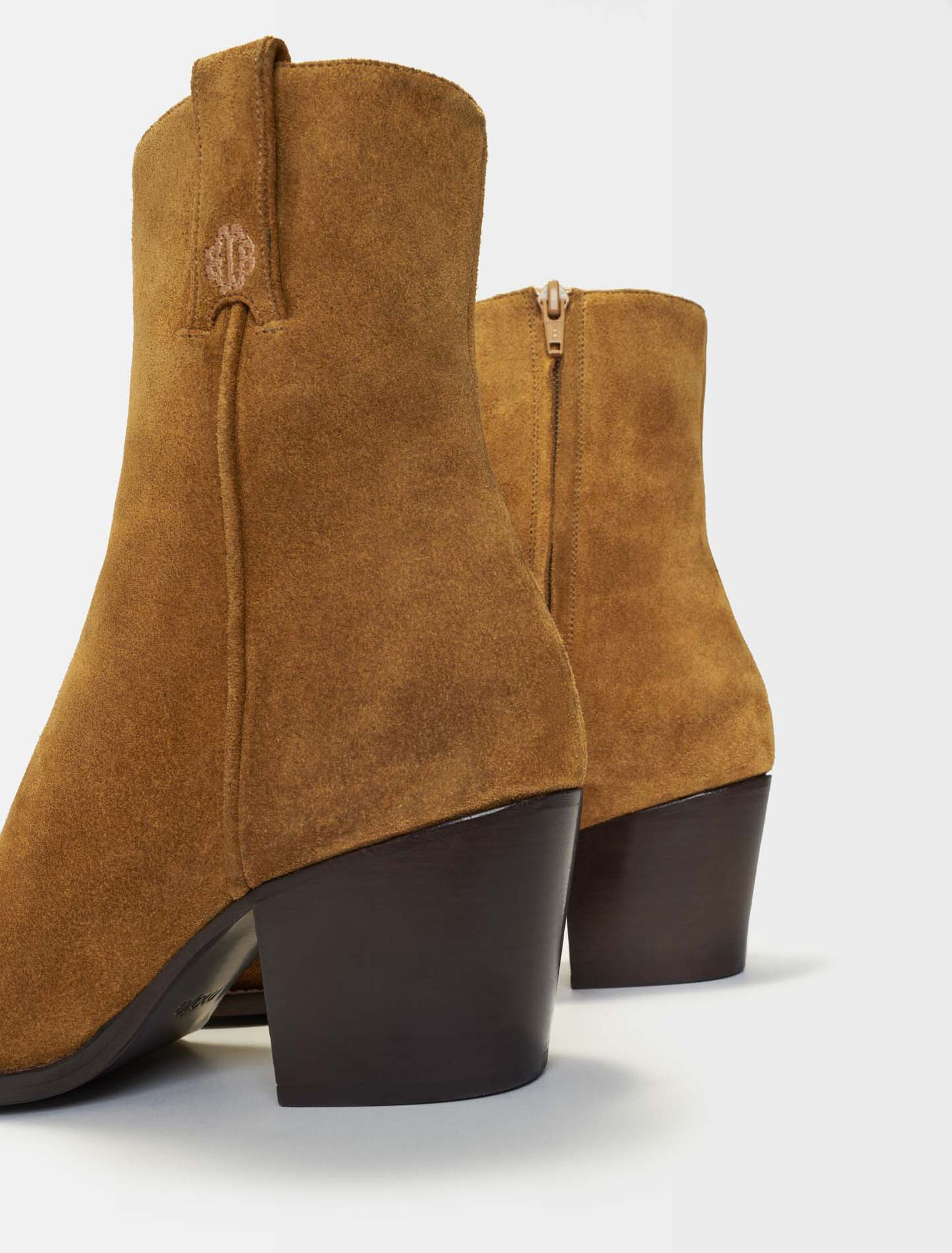 Cowboy boots in camel suede leather