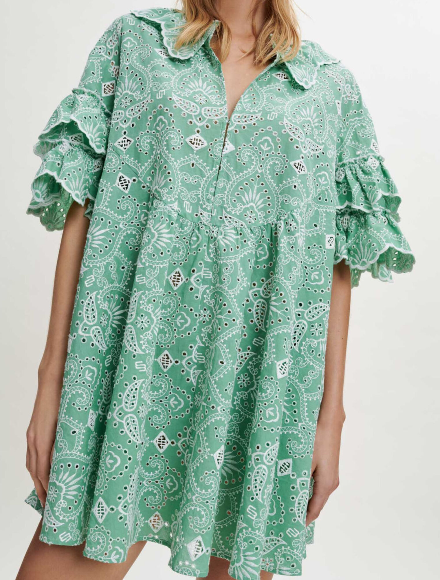 Robe en coton brodé