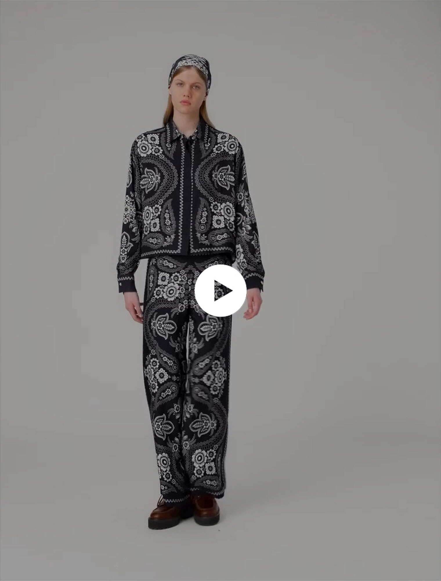 Flowing bandana print pants