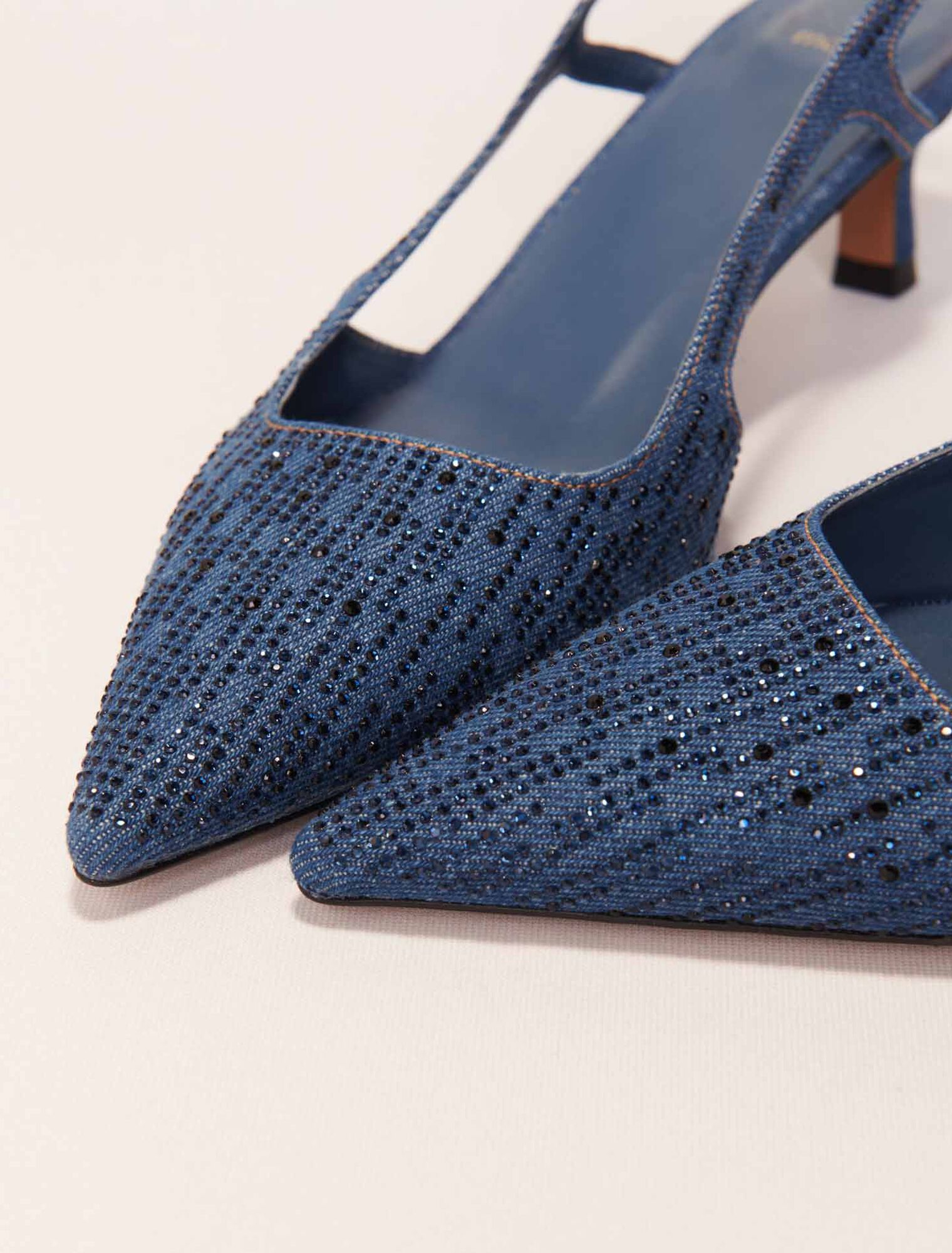 Escarpins slingback en denim strassé