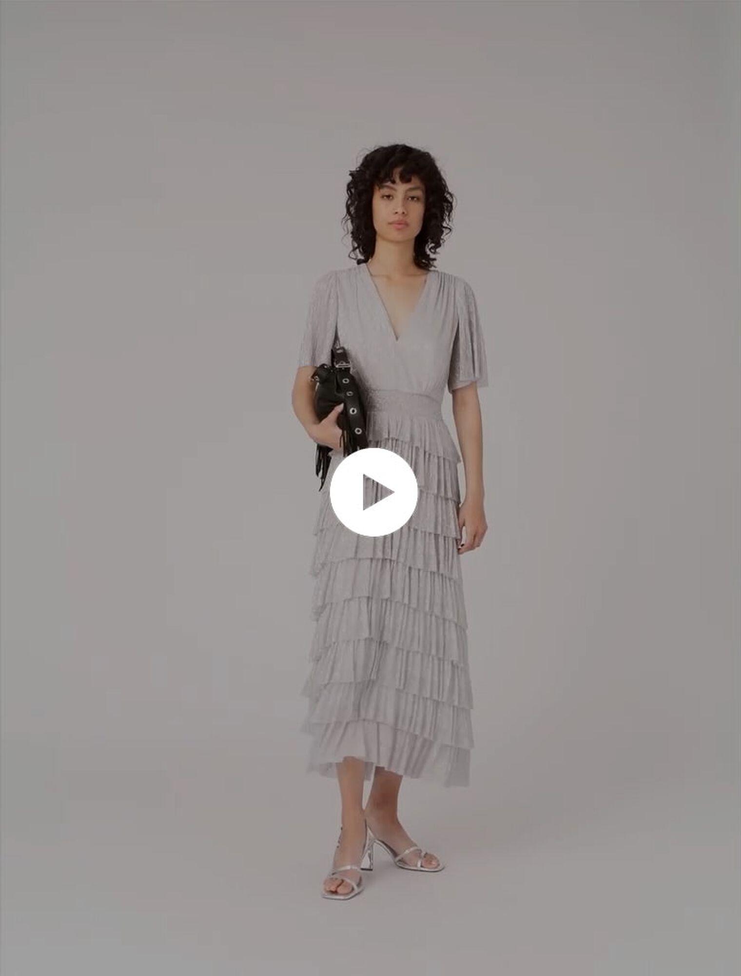 Robe mi-longue à volants métalisée