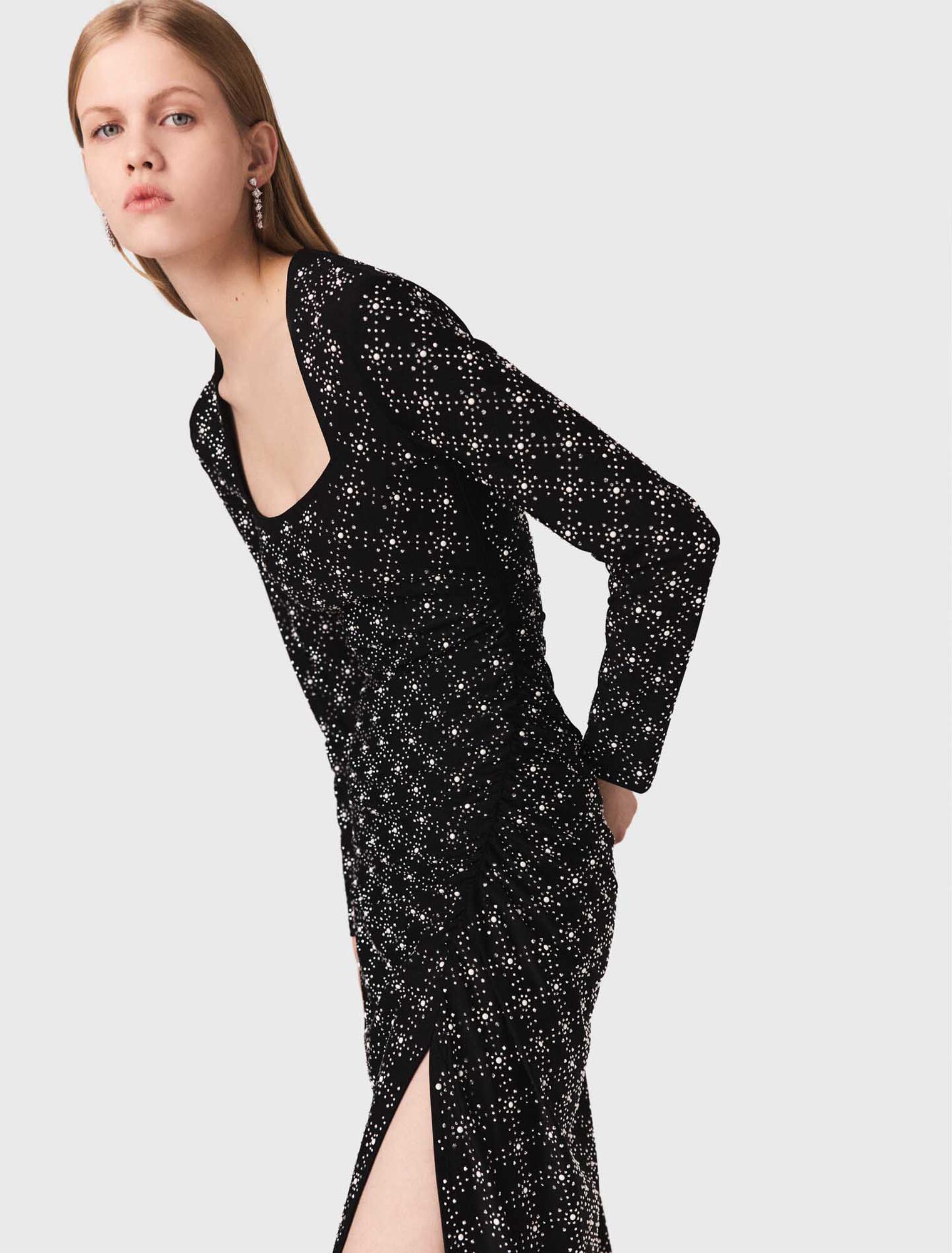 Robe longue à perles et strass