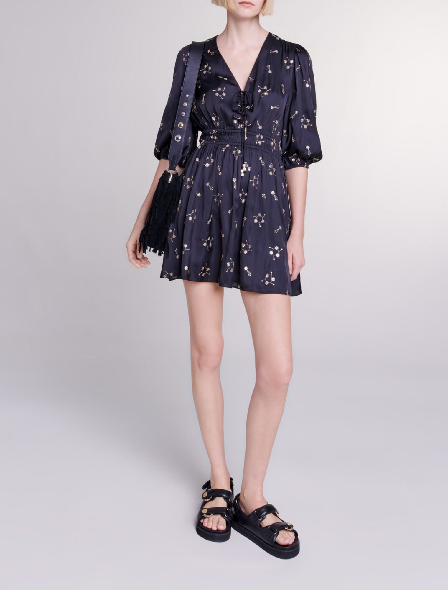 Robe courte brod&eacute;e &agrave; sequins