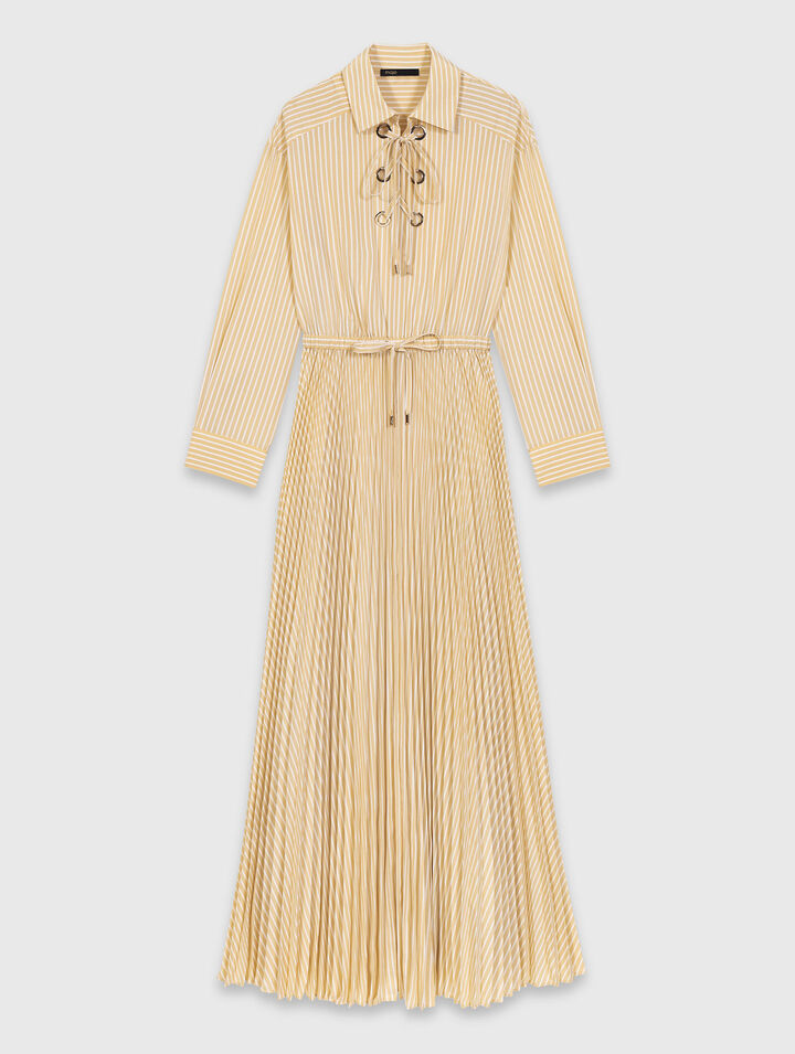 Robe longue pliss&eacute;e avec &oelig;illets