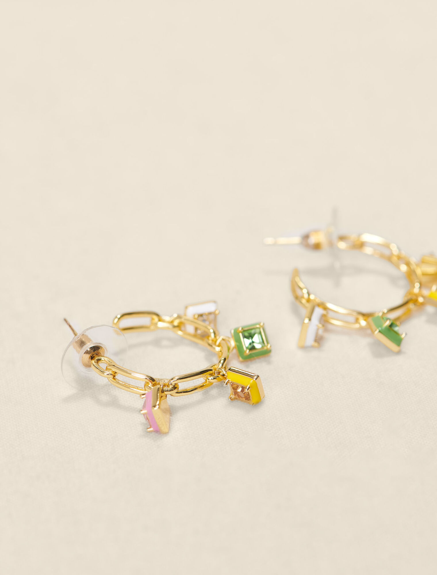 Créoles ornées de strass et émail