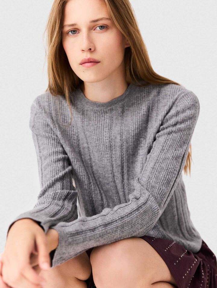 Removable poplin collar sweater