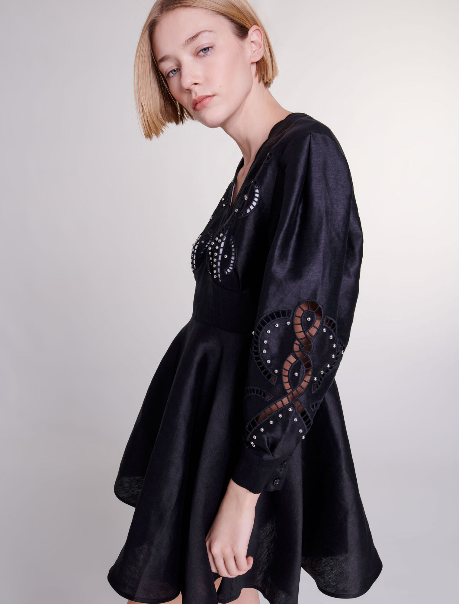 Robe courte en lin à broderies