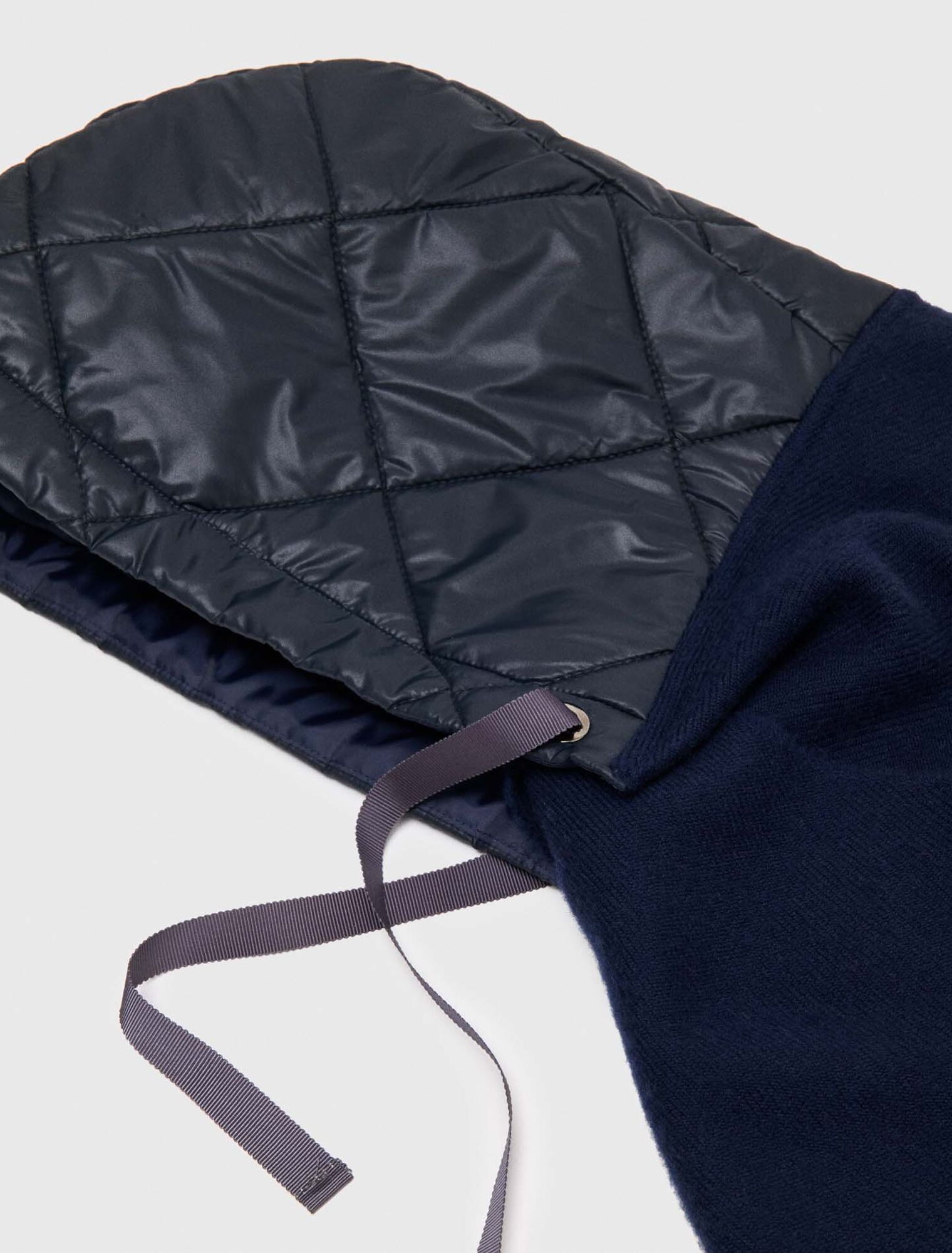 Poncho en laine à capuche