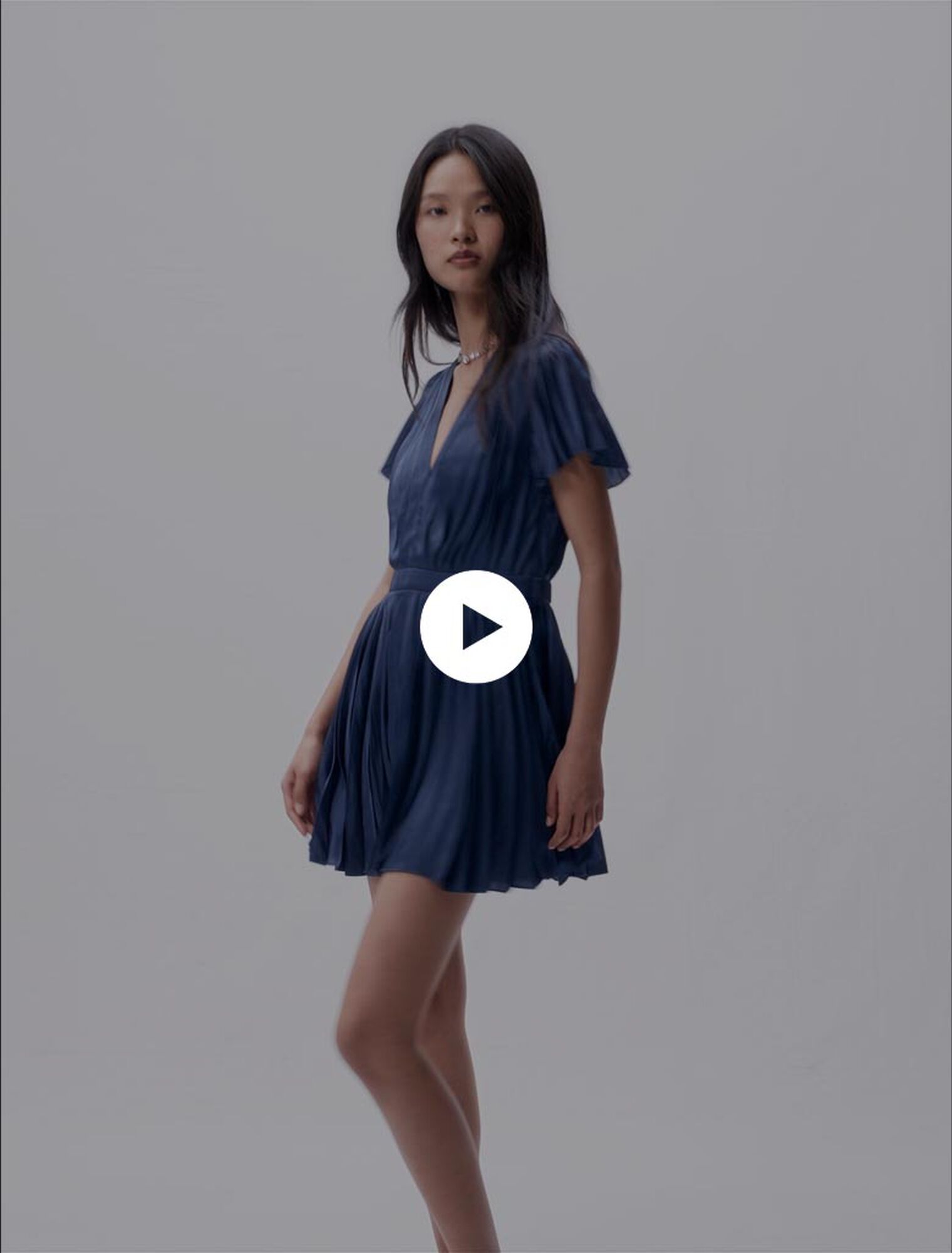 Robe courte plissée 